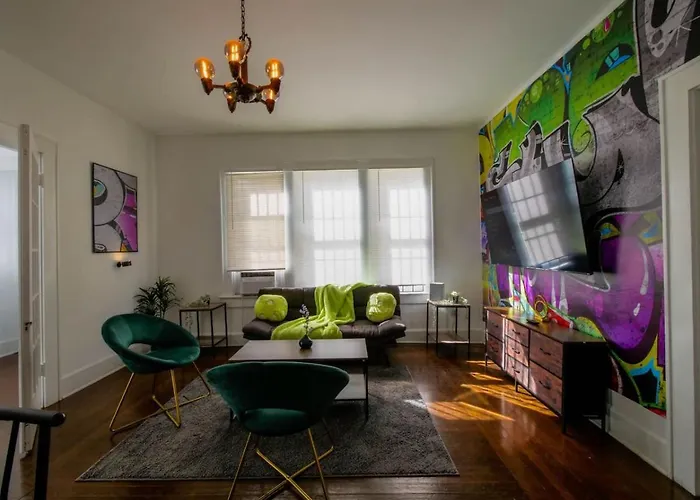 Unique Stylish 2-Bedroom Apt Miami Getaway